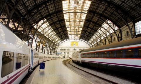 Евакуираха два влака в Барселона заради бомбена заплаха - 1