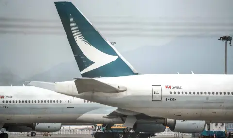 Пътник опита да отвори врата на самолет по време на полет на Cathay Pacific - 1