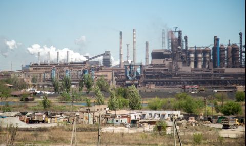 Обсадените в „Азовстал“ предложиха да разменят цивилни граждани за хранителни продукти и лекарства  - 1