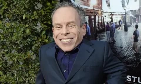 Звездата от "Хари Потър" Уоруик Дейвис получи Орден на Британската империя от принц Уилям (ВИДЕО) - 1