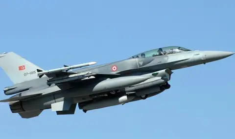 Турски F-16 се разби след излитане от авиобазата си, пилотът е загинал ВИДЕО