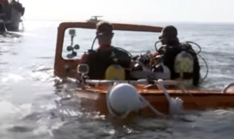 Електрическа Toyota постави рекорд за шофиране под вода (ВИДЕО) - 1