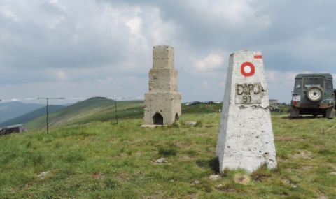 "СФРЮ" още се чете по граничните пирамиди със Северна Македония - 1