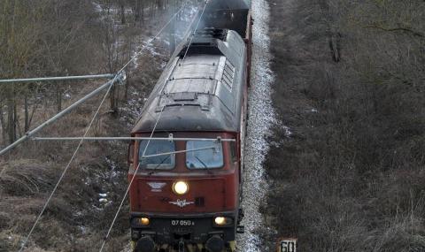 Влак блъсна и уби възрастна жена в Първомай - 1