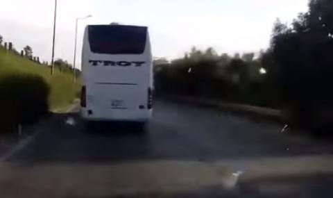 Tурски автобус се движи със 150 км/ч по булевард в Русе (ВИДЕО) - 1