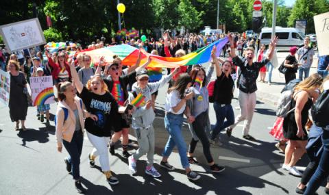 Хиляди на гей паради в Рига и Варшава - 1