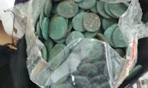 Спипаха хиляди старинни монети в турски ТИР на &quot;Капитан Андреево&quot; (СНИМКИ) - 1