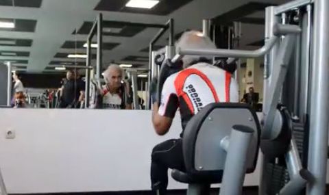 Изумително: 74- годишен българин направи 7800 с 30 килограмова тежест (ВИДЕО) - 1