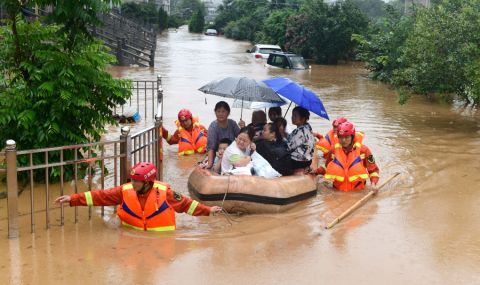 Най-малко 10 души загинаха при наводнение в Китай - 1