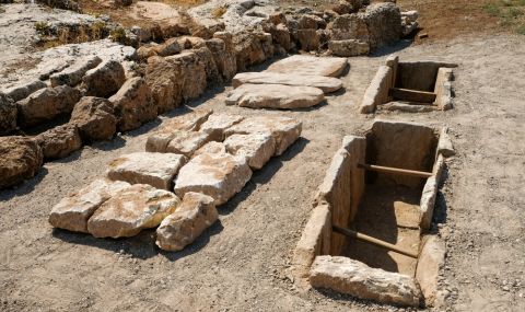Откриха над 60 римски гробници в Газа - 1
