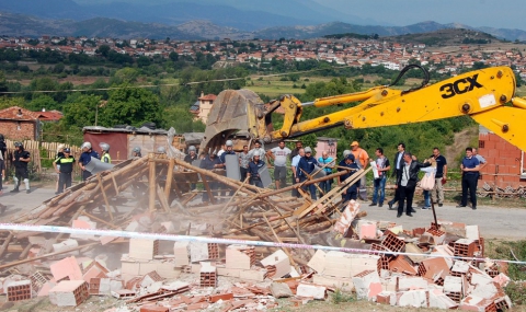 Собственици сами си разрушиха къщите в Гърмен - 1