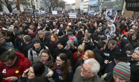 Огромен протест заля Словакия - 1