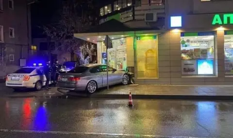 Шофьор се вряза в аптека в Пловдив (СНИМКА) - 1