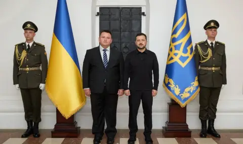 Посланикът на България в Украйна Златин Кръстев връчи акредитивните си писма на президента Володимир Зеленски СНИМКИ | ФАКТИ.БГ Посланикът на България в Украйна Златин Кръстев връчи акредитивните си писма на президента Володимир Зеленски СНИМКИ