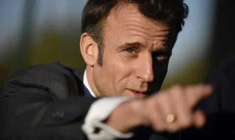 Еманюел Макрон: Френски войници се качиха на борда на петролен танкер от Русия в Средиземно море - 1