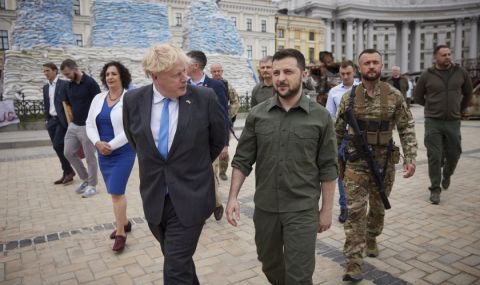 Борис Джонсън с изненадваща визита в Киев, разговаря с Володимир Зеленски - 1