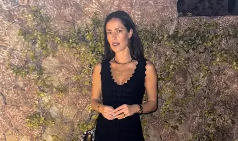 Бившата на Швайнщайгер очарователна до коледната елха - 1