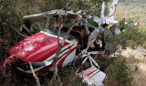 Издирват екипажа на разбил се самолет в Хърватия - 1