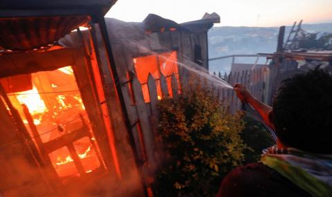 Пожар унищожи 245 къщи - 1