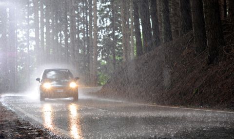 Повече или по-малко върви колата по време на дъжд? - 1