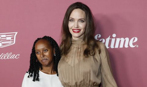 Анджелина Джоли сияе до дъщеря си на червения килим (СНИМКИ) - 1