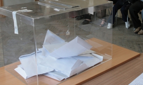 Два референдума заедно с президентския вот на есен - 1