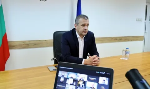 Министър Пеев настоява за плавателни коридори по Дунав за блокираните български кораби