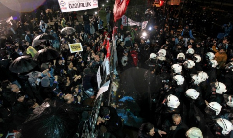 Полицейски щурм срещу турски вестник - 1