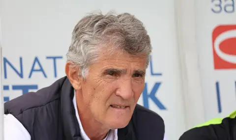 Венци Стефанов лично представи Ратко Достанич пред играчите на Славия - 1