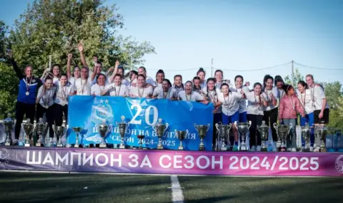  Наша футболистка задмина Христо Стоичков по голове в рекордния му сезон - 1