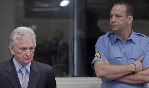 Бившият сръбски генерал Момчило Перишич беше осъден на 27 години затвор - 1
