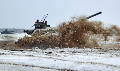 Великобритания: Русия може да нахлуе в Украйна всеки момент - 1