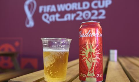 Футболни фенове настояват ФИФА да им върне парите след забраната на бирата - 1
