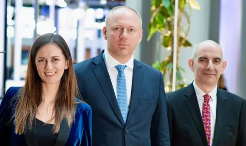 Делегацията на „Възраждане“ в ЕП подписа вот на недоверие срещу Европейската комисия - 1