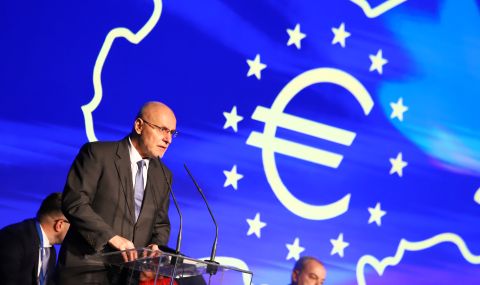 Шефът на БНБ: Политическата криза през последните две години  е в основата на забавянето за еврозоната  - 1