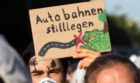 Fico and Merz expect review of EU ban on internal combustion engine cars  - 1