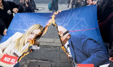 Гориха плакати с лика на Мелони на демонстрация в Рим ВИДЕО - 1