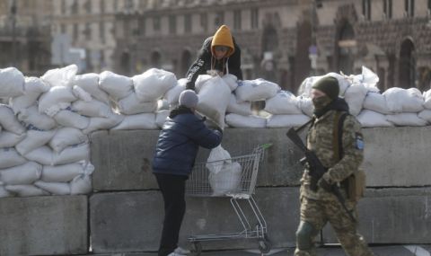 Удължават с месец военното положение в Украйна - 1