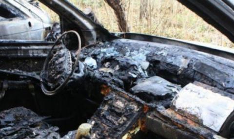 Лек автомобил изгоря като факла в Бургас - 1