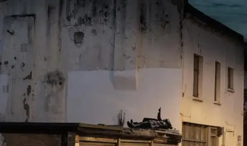 Банкси "представи" нова творба в Лондон - 1