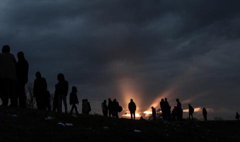 15 хиляди бежанци остават блокирани между Гърция и Турция - 1