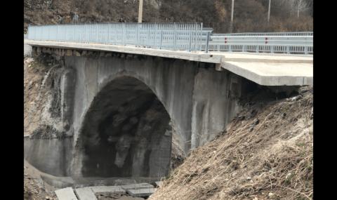Фирма за боклук строи моста край Трън без обществена поръчка - 1