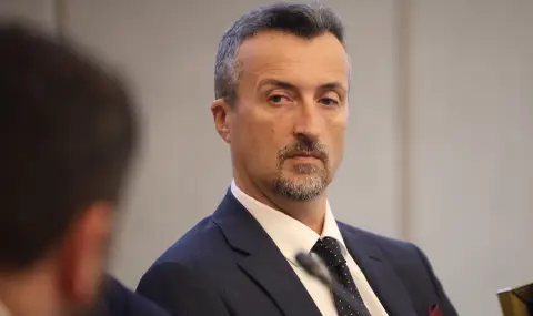 Асен Василев: Държавата е в пълен блокаж. Шефът на НЗОК е отнел всички правомощия на заместника си - 1