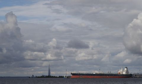 Солиден трафик! Русия е загрижена поради струпването на петролни танкери в района на Босфора - 1