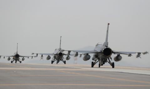 Поемаме 200 млн. лева нов дълг заради F-16 - 1