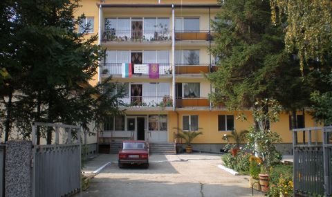 Разраства се огнището на COVID-19 в дома за стари хора във Велико Търново - 1