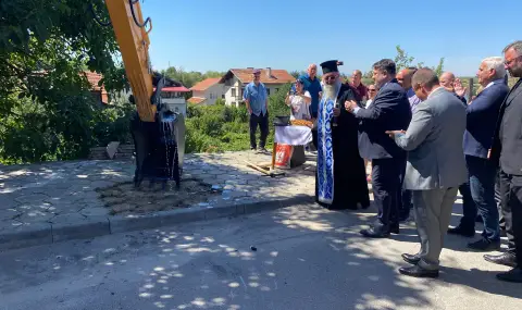 Зафиров и Иванов направиха първа копка на водопровод в Самораново - 1