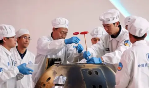 The US is negotiating with China to obtain soil samples from the far side of the moon  - 1