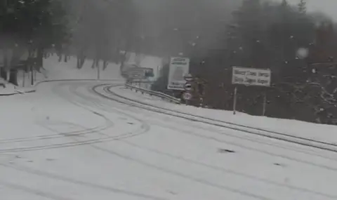 Сняг изненада шофьорите на прохода Шипка ВИДЕО