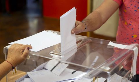 Ройтерс: Българите гласуваха за ГЕРБ в стремеж към предсказуемост насред инфлация - 1